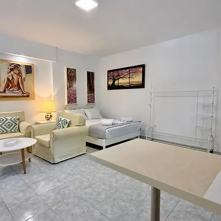 Andrianna's Garden Διαμέρισμα *